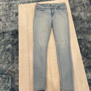 Women’s Levi 711 Size 28 skinny jeans